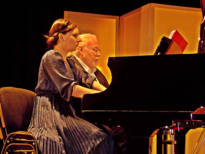 Recital de pian la patru mâini cu pianiştii Adina Cocărgeanu şi Jan Darrel Jensen-SUA